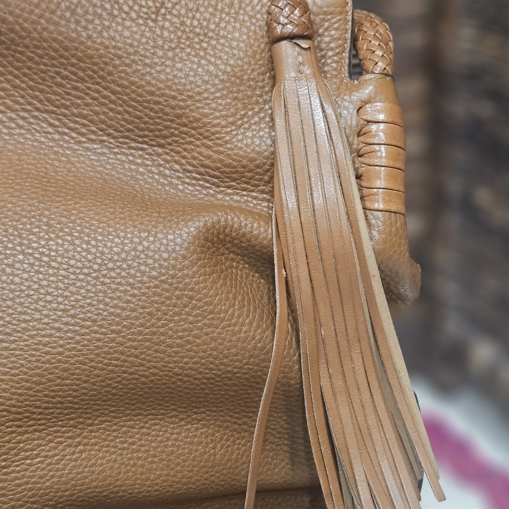 Never used! Tory Burch Taylor HOBO pebbled leather bag w/dust bag - Picture 4 of 8